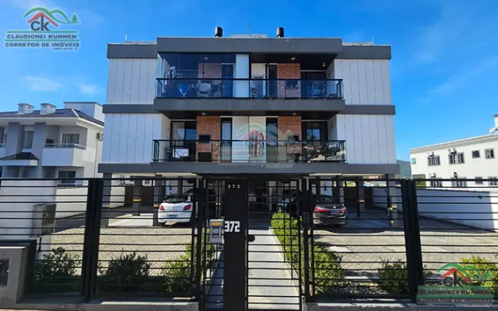 Apartamento no último andar, contendo 02 quartos em Santo Amaro