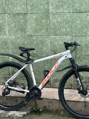 Bicicleta aro 21 ( branca) quadro Evolo 