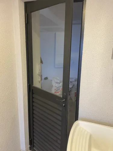 Porta alumínio preta