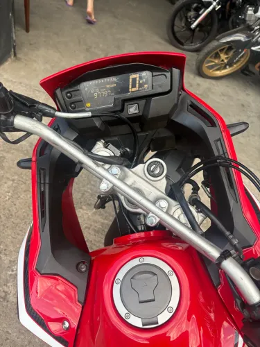 Vendo xre 300  *