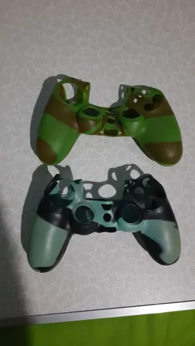 Duas capas controle PS4 silicone 