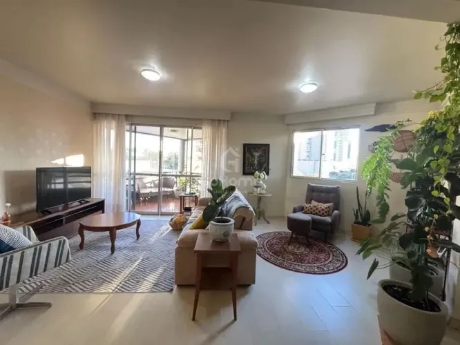 Amplo apartamento no Centro