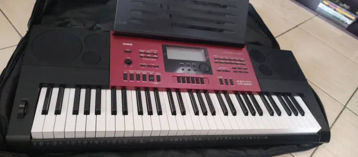 Teclado Casio CTK 6250 em excelente estado com acessórios