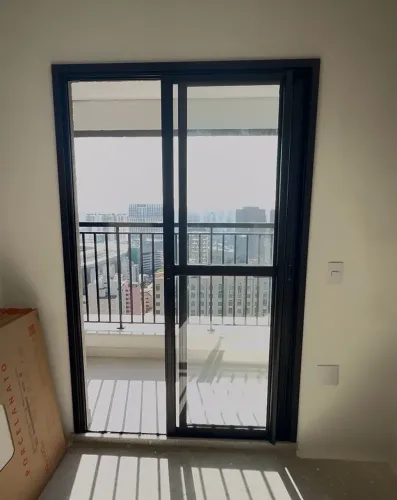 Porta Balcão Alumínio Preto com Vidro 2,20 x 1,40 m - Sem Uso