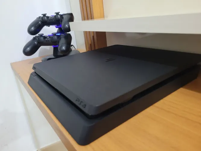 Playstation 4 1TB 2 Controles