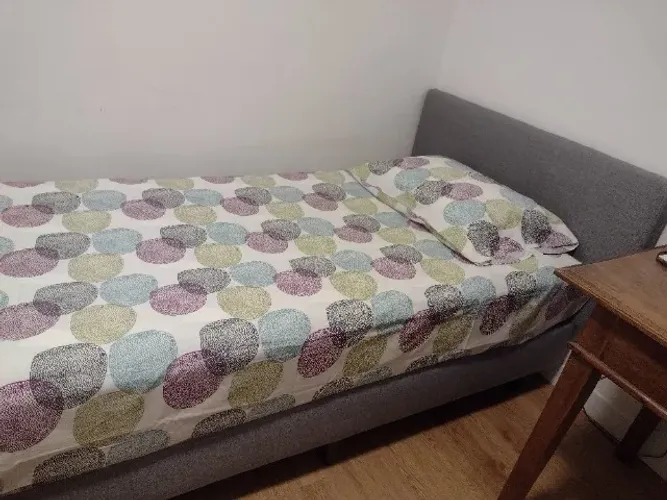 CAMA BOX COM CABECEIRA ESTOFADA