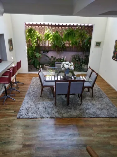 Mesa de Jantar com 8 cadeiras com tampo de vidro e base madeira maciça
