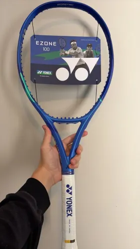 Yonex Ezone 100, L3 LACRADA