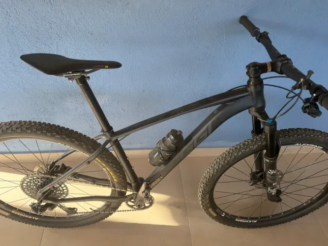 Bike oggi 7.5 com todos componentes sram lunar