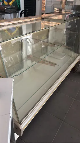 VITRINE SEMI NOVA 