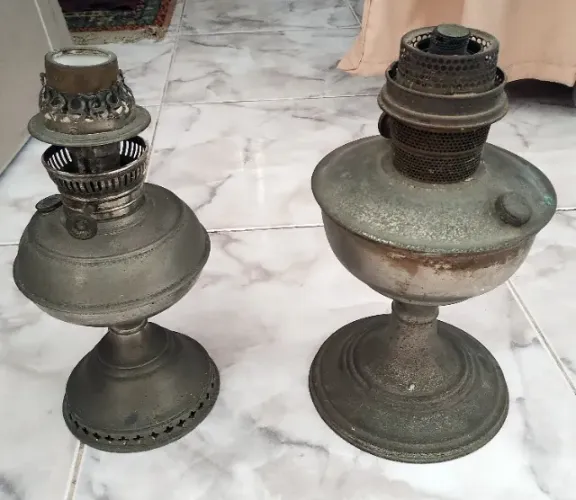 Dois Lampiões Antigos de Mesa