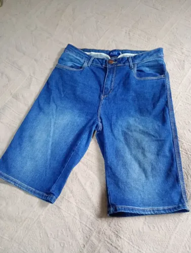 Bermuda jeans com Lycra, Tm 42, usada apenas 2 vezes