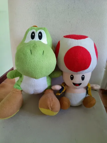 Pelúcias dos personagens do Super Mário Bros