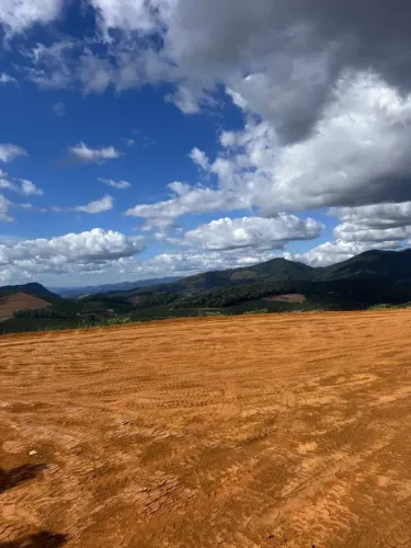 Terreno em Santa Teresa Es com vista para o vale de Tabocas