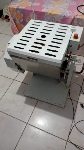 modeladora de pão da Gastromaq - modelo ML-220 / ML-400*.
