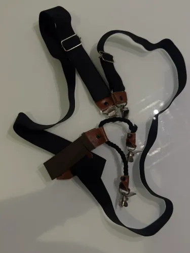 Suspensório preto Zara com detalhes em couro marrom . Novo na etiqueta tamanho G 