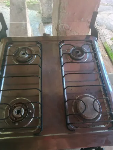 Tenho um fogão para vender, ele tá funcionando normalmente... Agora só n tem as tampa.