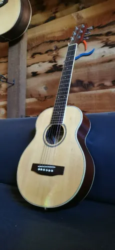 Violão Raro, condor Koreano baby