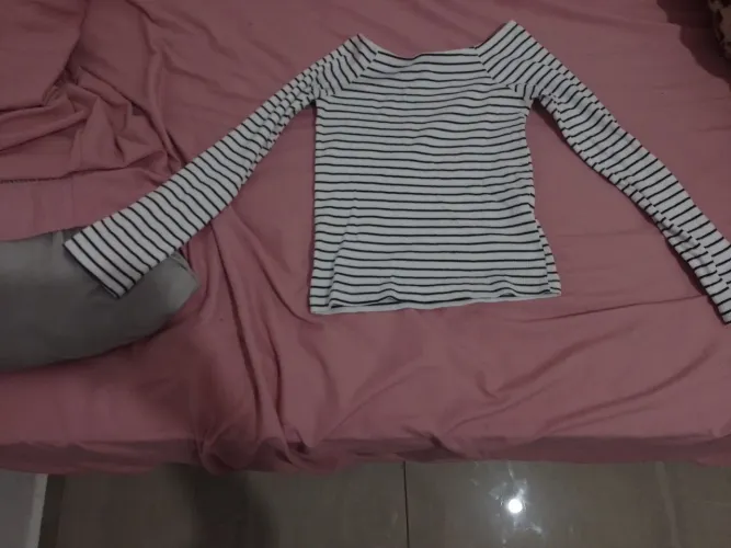 Blusa Ombro a Ombro Listrada C&A Manga Longa - Tamanho P
