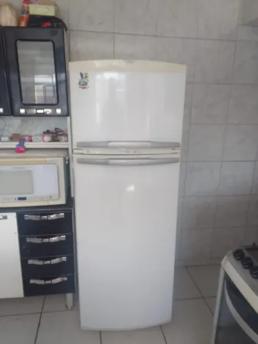 Geladeira com freezer Brastemp 319L