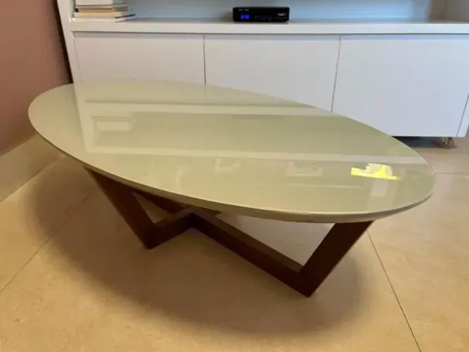 Mesa de centro ovalada
