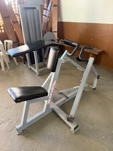 Remo de anilha e mesa flexora