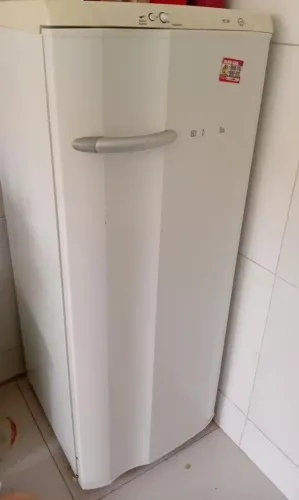 GELADEIRA EM ÓTIMAS CONDIÇÕES 