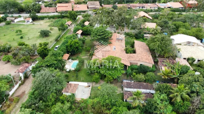 Casa solta à venda em Gravatá/PE com 6 suítes e área de lazer! À 250 m da BR!