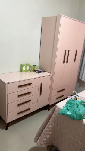 Conjunto de Quarto: Cômoda + Guarda-Roupa à Venda - Ótimo Estado!