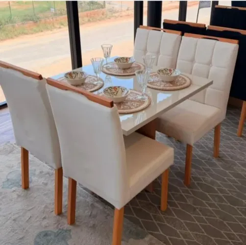 Mesa de Jantar Com 4 Cadeiras (Produto Novo)