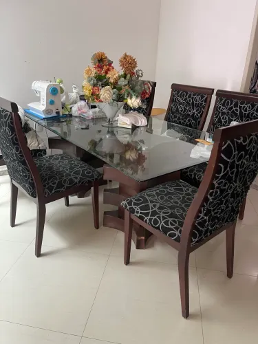 Mesa de jantar 06 cadeiras