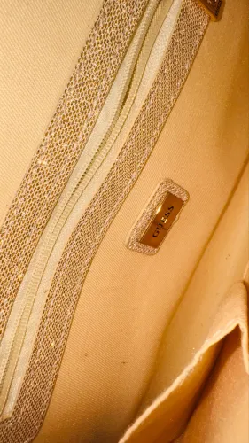 Bolsa. clutch dourada com glitter da Guess
