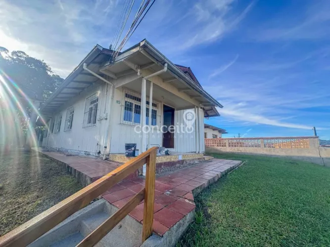 Casa com 3 Dormitórios e Amplo Espaço Externo na Itoupava Norte!