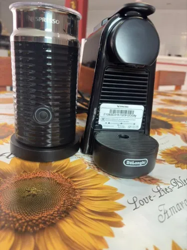 Cafeteira Nespresso Essenza Mini 110V + Aeroccino NOVA | Impecável | Oportunidade
