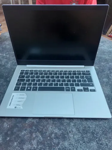 Vende-se notebook novo