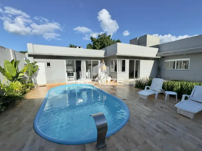 Casa à venda no Conjunto Libra com 3 Suítes e Piscina
