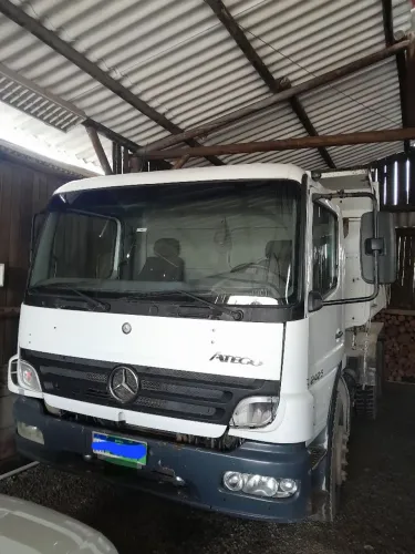 Vende-se um mb atego 2425 2008
