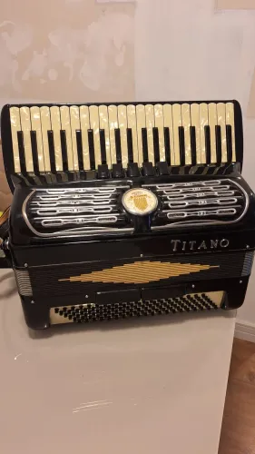 Acordeon 120 baixos Italiano Titano