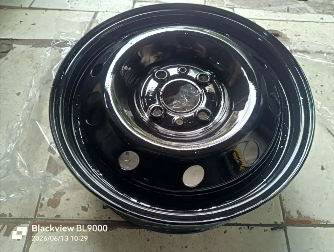 Uma roda aro 14 da Fiat Siena da em toda linha Fiat 4 furos 