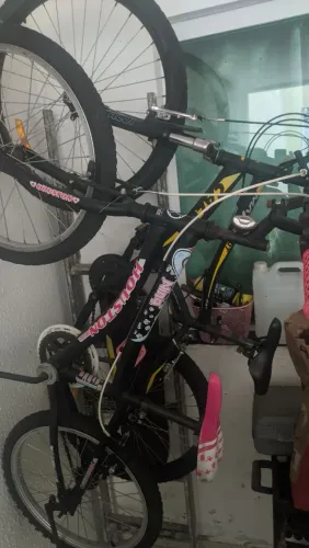 Duas bicicletas para crianças até 10 anos