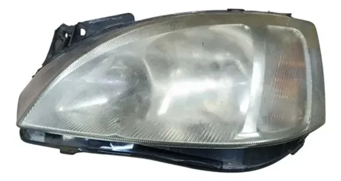 Farol Esquerdo Corsa Montana 2003 2005 2007 2009 Detalhe Esquerdo/motorista