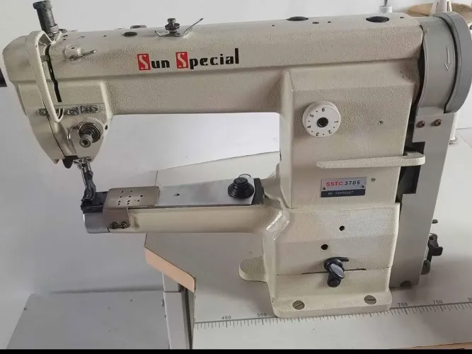 MÁQUINA DE COSTURA INDUSTRIAL BRAÇO CILÍNDRICA TRANSPORTE TRIPLO SSTC3705 SUN SPECIAL