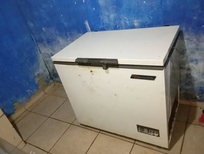 Refrigerador metal frio com defeito 