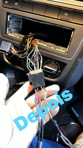 Sou instalado de acessórios automotivo. E técnico de áudio e som