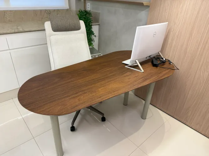 Mesa e prateleira de escritório/consultorio