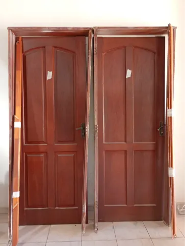 Portas Madeira Pura 250,00 cada
