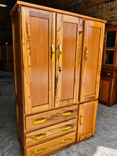 Guarda roupa de solteiro 3 portas novo