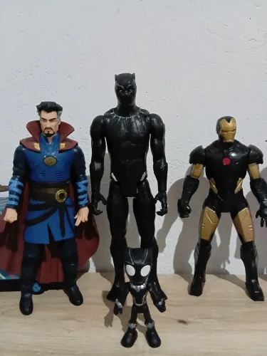 Boneco marvel