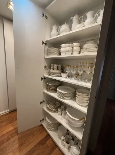 louçaria armários com 4 portas e 2 metros alto padrao