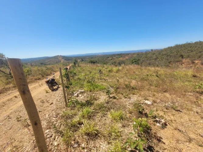 Chácara 8km de Montes Claros 4600m2 com Água e Luz